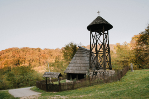 Crkva i zvonara
